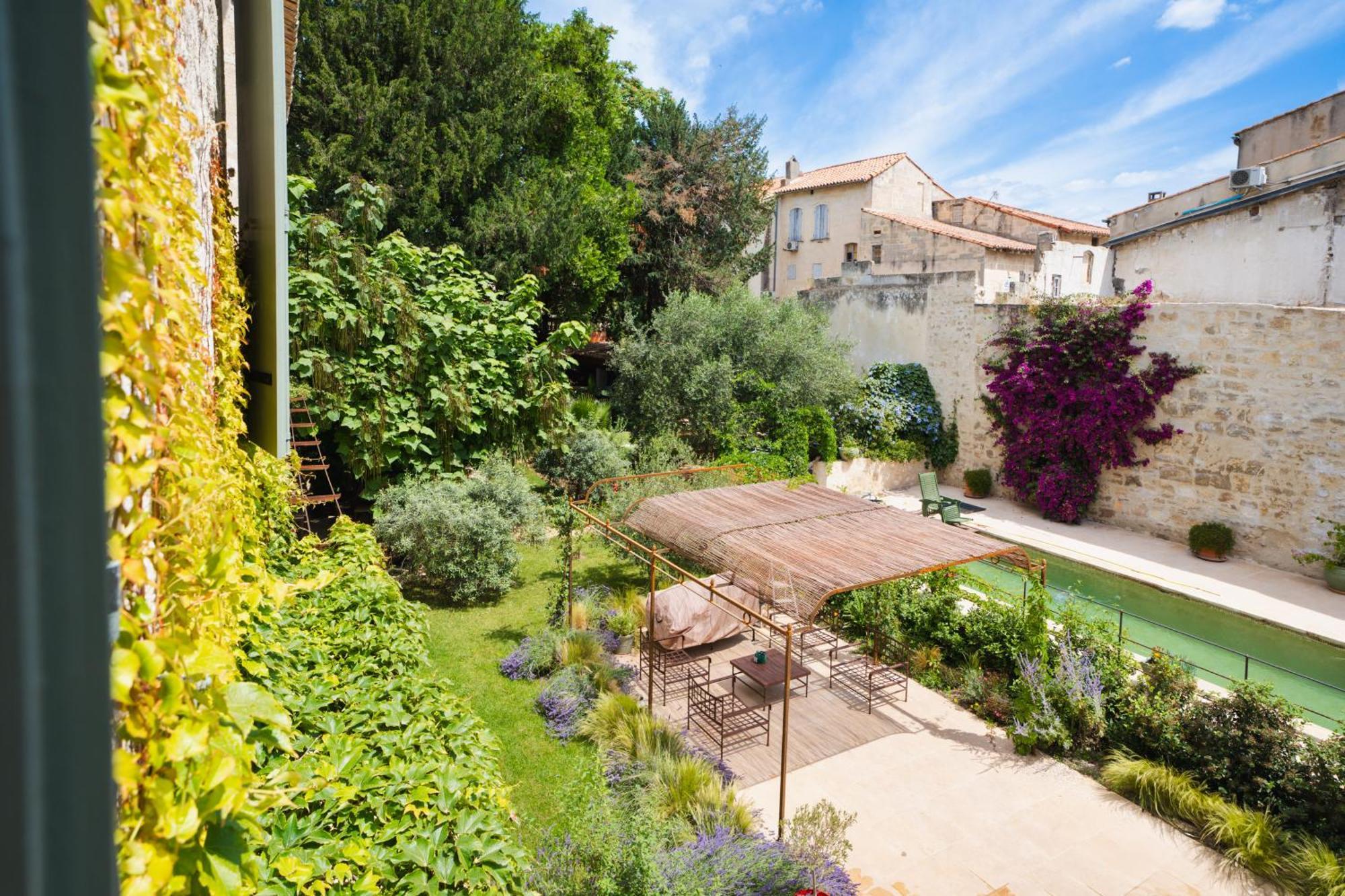 Le Jardin Des Cordeliers Bed & Breakfast Tarascon Dış mekan fotoğraf